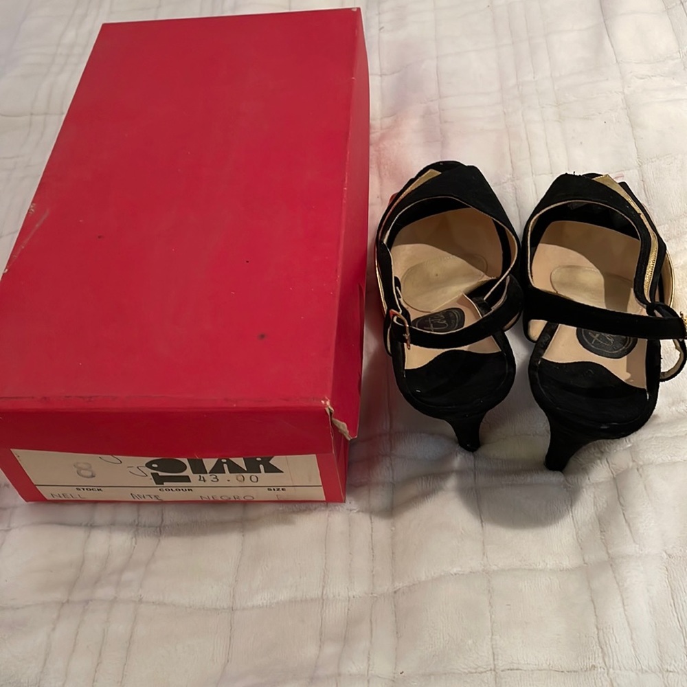 Woman’s high heel shoes. Totar Made in Spain.  Black & Gold